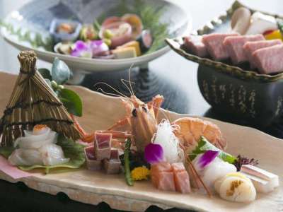 ◆三河地産の四季折々・旬の幸をいかした会席料理をご用意。蒲郡特産の絶品・深海魚料理が自慢の宿です。