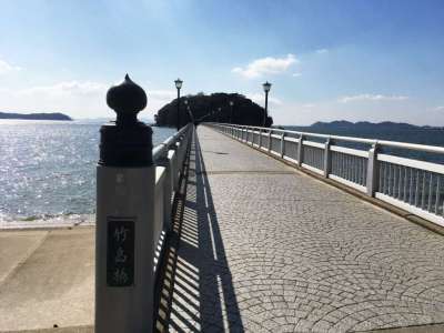 ◆周辺観光「竹島」島の周囲には遊歩道があり、海と島の両方の景色が楽しめます（当館より車で9分）