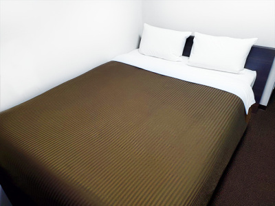 ダブルルーム【140cm幅ベッド1台】