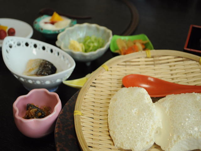 ◆朝食：島ならではの新鮮な魚と手作り自家製ざる豆腐