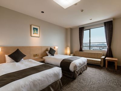 スタンダードツイン(ソファーベッド付)【28平米】