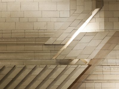 独創的なデザインのロビー壁面