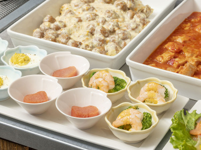 【朝食】ビュッフェ：惣菜小鉢にはご飯のお供や冷製惣菜を揃えております