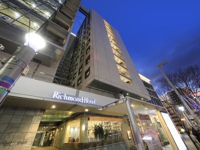 リッチモンドホテル名古屋納屋橋：<夜間：伏見駅からの外観>