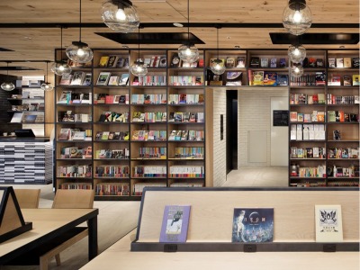 「旅」と「ミステリー」の専門書店 約3,000冊の書籍をラインナップ