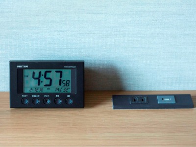 ◆目覚まし付デジタル時計・電源タップ・モジュラージャック◆ 全室完備