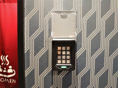 女性大浴場　入口セキュリティー