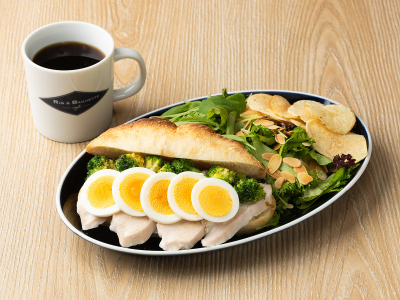 ◆【宿泊者限定】朝食サンドウィッチセット（チップス・サラダ・ドリンク付）チキンブレスト ニース風◆