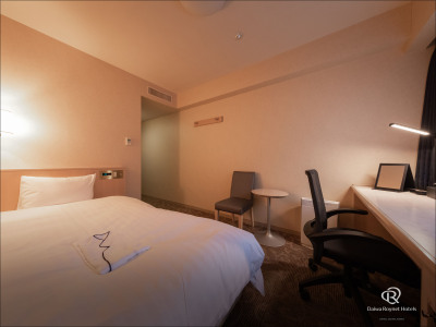 スタンダードダブル客室一例（改装前の写真です）