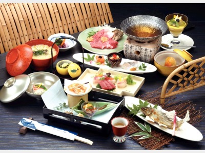 夕食（飛騨牛月旬の会席）