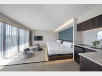 �r���[�o�X�W���p�j�[�Y���_��