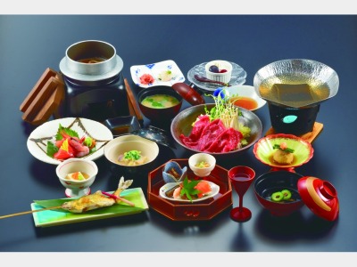 深山会席膳　料理一例