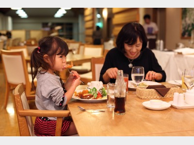 レストラン（家族利用イメージ）