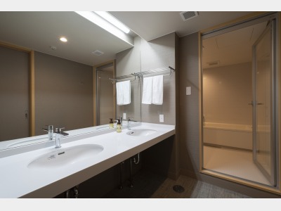 デラックスルームの洗面所