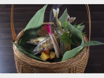 夏～秋は天然郡上鮎をお出ししております