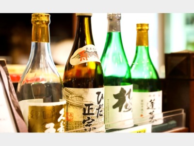 【ショップ】飛騨の地酒はお土産に人気です。