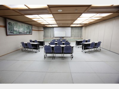 会議室　コスモスピンク（別建物）