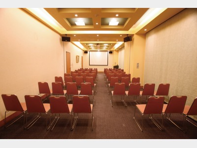 会議室　「勝利」　「躍進」