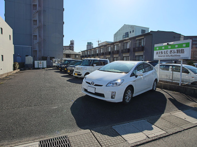 無料駐車場敷地内11台＋提携駐車場あり