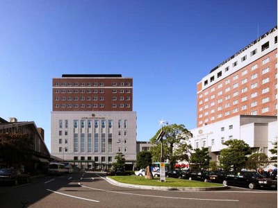 【外観】草津駅西口のロータリーに面してアクセス便利！