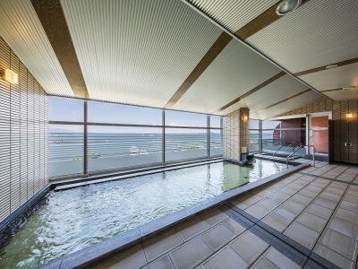 琵琶湖が一望の天然温泉大浴場