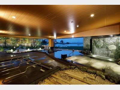 隣接施設「あがりゃんせ」の露天風呂