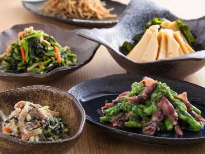 □朝食□京のおばんざいを朝食ビュッフェスタイルでご用意しています。ごはんと一緒にどうぞ。