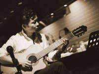 ��Music Hour �� ���ʂȃA�[�e�B�X�g�ɂ��X�e�[�W����ւ��ł��y���݂���������