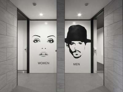 大浴場・ラウンジはSouth棟1階にございます。こちらのサインを目印にお越しください。