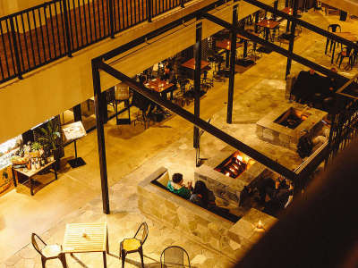 お昼の古都旅×夜のリゾートステイ。屋外のパティオで季節を感じながら、ゆっくりと流れる時間をお愉しみください。