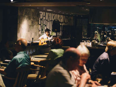 ■Music Hour■お食事と共に、個性豊かなアーティストによるステージを日替わりでお楽しみいただけます。