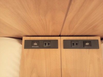 ツインルーム枕元