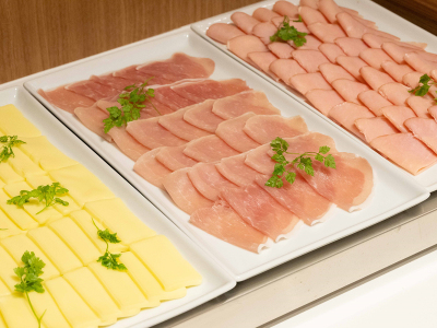 【朝食会場】　洋食メニューもバラエティ豊か