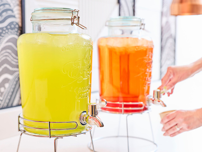 【館内サービス】フリードリンクをセルフサービスでお楽しみください。（利用時間／15時～20時）