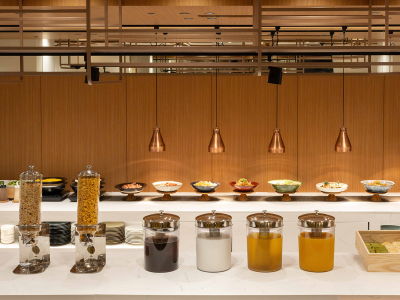 朝食ビュッフェ｜コーヒー、紅茶、ジュースなど、選べる豊富なドリンクコーナー。シリアルもどうぞ。