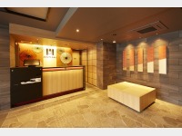 �t�����g�E���r�[