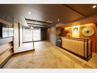 �t�����g�E���r�[