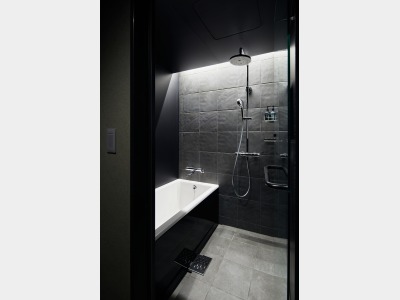 4beds_bathroom