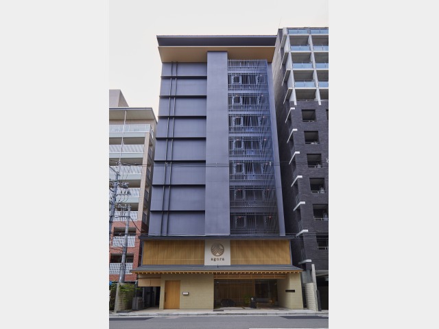 アゴーラ　京都烏丸 外観