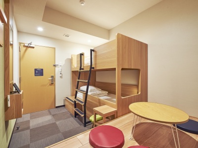 フォースルーム（2段ベッド+ツイン）