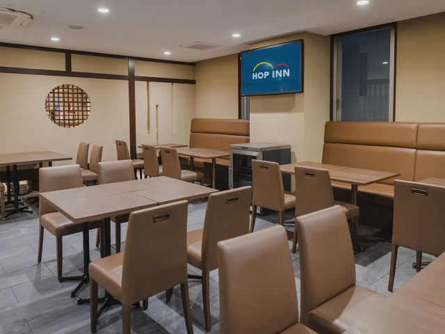 ホップイン京都四条大宮 【朝食会場】京モダンダイニングLuxeにて、京都ならではの体験をお楽しみください。