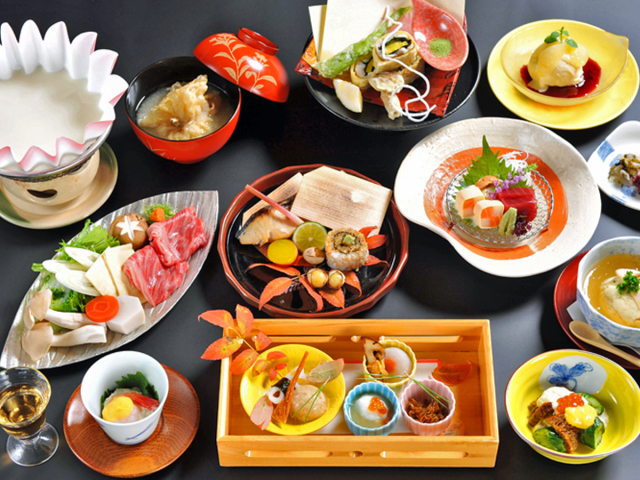 京都伝統のくみあげ湯葉や生湯葉のお刺身などをご堪能頂ける『湯葉会席』