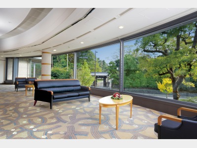 2Fロビーから京都御所蛤御門を臨む