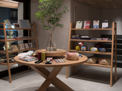 エントランス　SHOP