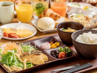朝食盛り付け（一例）