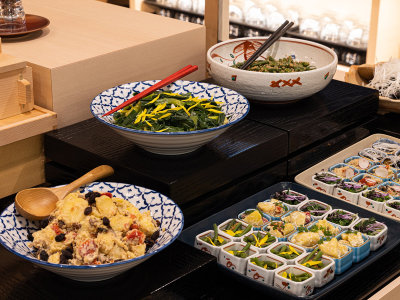【朝食】京都の食文化や地域食材を使った、旅の物語に花を添えるオリジナルビュッフェ。