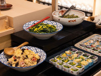 �y���H�z���s�̐H������n��H�ނ��g�����A���̕���ɉԂ�Y����I���W�i���r���b�t�F�B