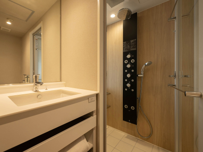  オーバーヘッドシャワー付のシャワーブースボディシャワーのミストで身体の芯から全身を温めます