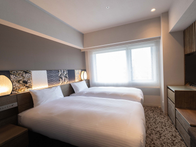  【ツイン】20㎡の客室に90cmのベッドを2台配したシンプルで機能的な客室