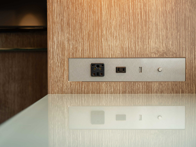  電源コンセント・USBポート